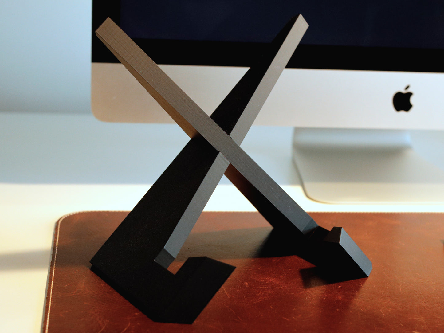 Axis – The Minimalist Book &amp; Tablet Holder