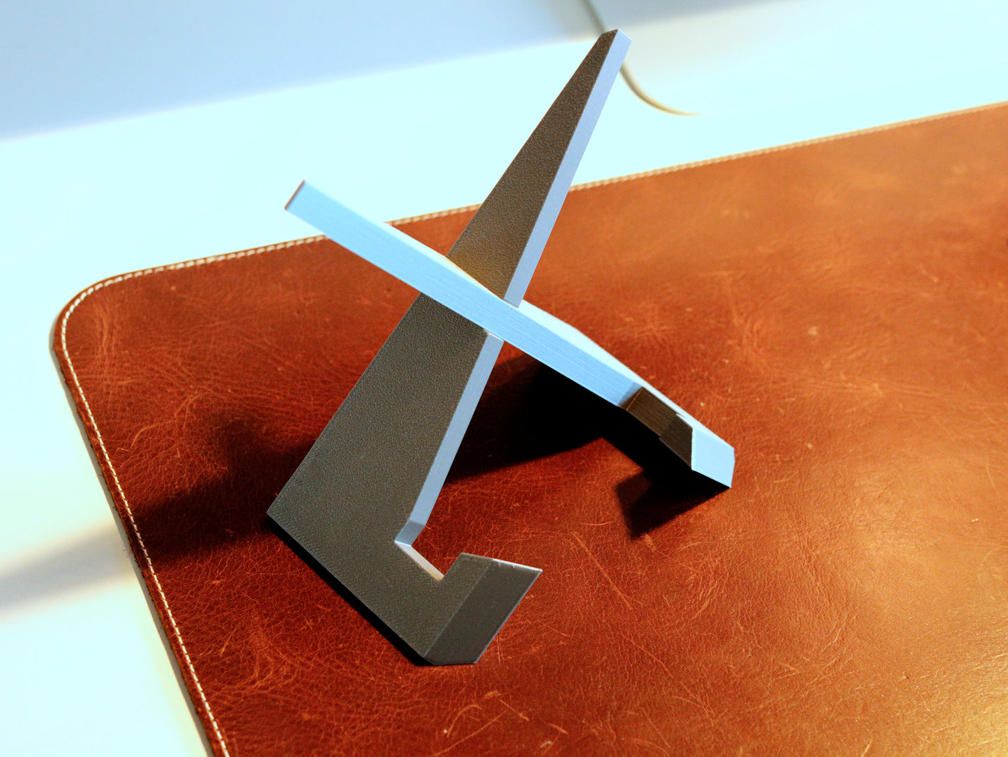 Axis – The Minimalist Book &amp; Tablet Holder